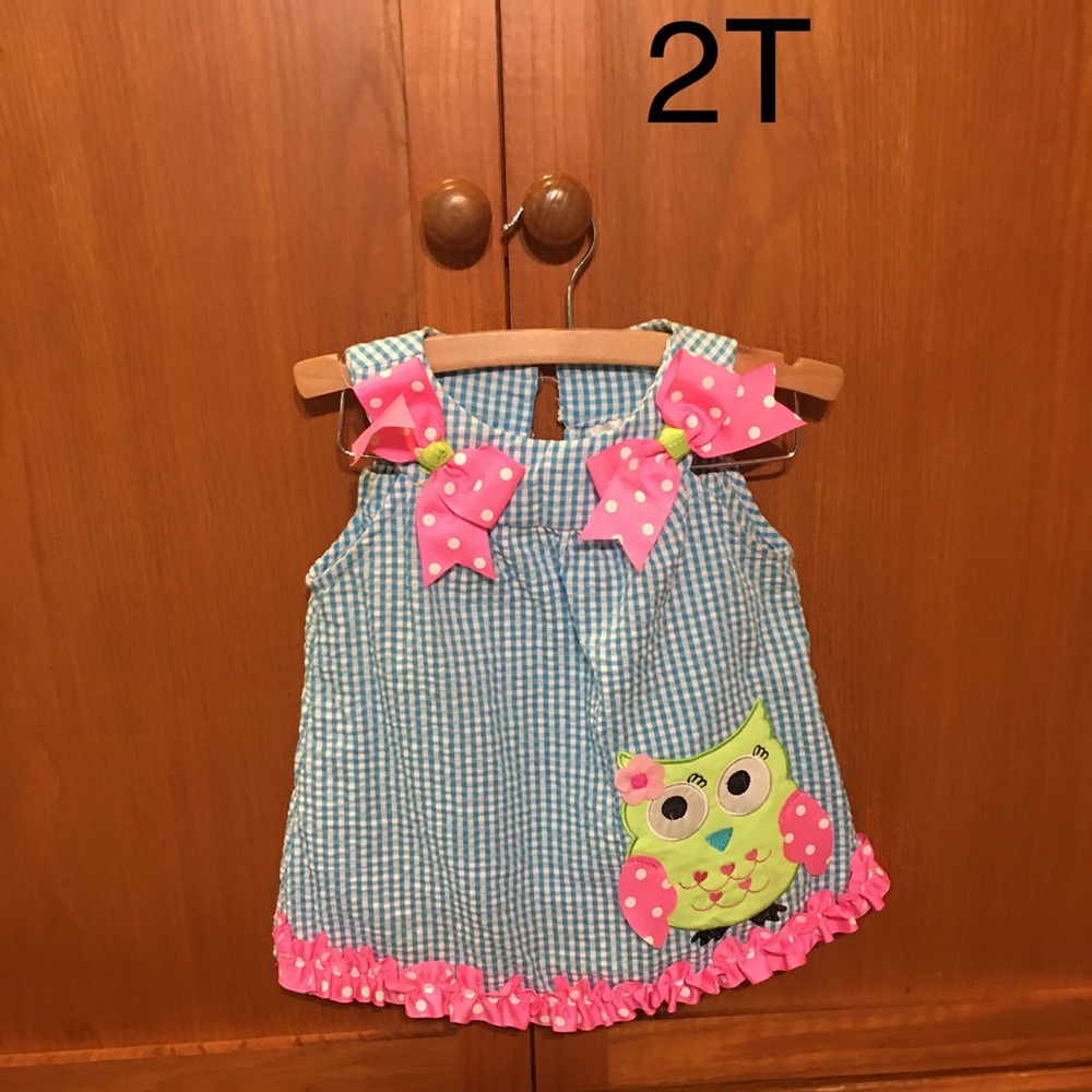 Super cute two piece outfit for little girl.